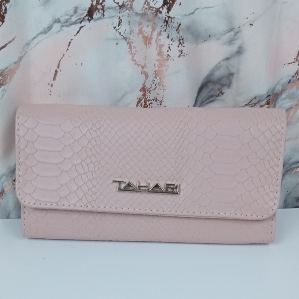 👜🍒 Tahari Light Pink Textured Wallet Clutch